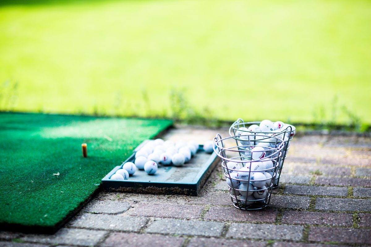 Khu thảm tập của Lotus Golf Center vào buổi sáng