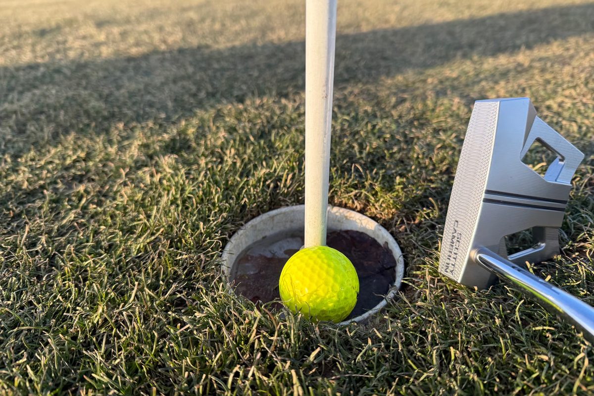 Khu vực Putting Green tại Lotus Golf Center